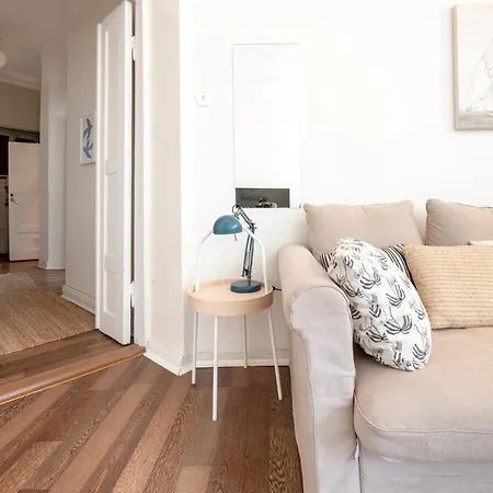 2ndhomes 2br Center With Balcony & Park View Apartmán