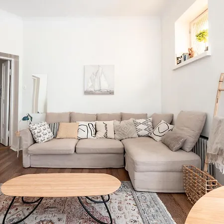 2ndhomes 2br Center With Balcony & Park View Helsinky