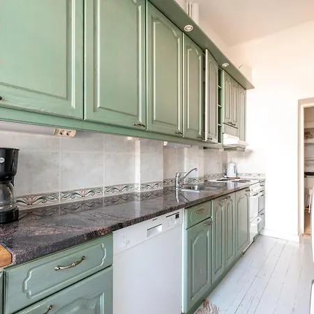 2ndhomes 2br Center With Balcony & Park View