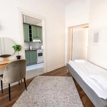 2ndhomes 2br Center With Balcony & Park View * Helsinki