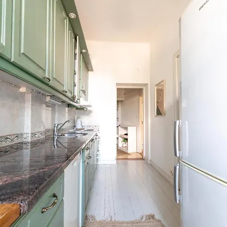 2ndhomes 2br Center With Balcony & Park View